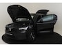 Volvo XC40 B4 (M-HYBRID) PLUS DARK -PANO.DAK|HARMAN/KARDON|CAMERA|POWER-SEATS|VERW.VOORRUIT|PRIVACY.GLAS|TREKHAAK|18"