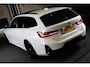 BMW 3-Serie Touring 320e M Line / Head Up / Memory / Navi / Camera / Acc / F1 / Open Panoramadak / Led / Pdc / 19 Inch