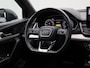 Audi Q5 50 TFSI e S edition | S-line | Vlak Stuur | Automaat | LMV | Half Leder | Camera | Trekhaak | Virtual cockpit | Climate control | Stoel verwarming | Navigatie | DAB |
