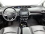 Toyota Prius 1.8 Executive | Schuif/kantel dak | JBL | Head-Up Display | Dodehoek detectie | 360 Camera | Parkeersensoren voor+achter met assistent | Navigatie | Climate Control | Draadloze telefoonlader |