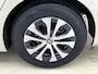 Toyota Prius 1.8 Executive | Schuif/kantel dak | JBL | Head-Up Display | Dodehoek detectie | 360 Camera | Parkeersensoren voor+achter met assistent | Navigatie | Climate Control | Draadloze telefoonlader |