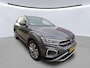 Volkswagen T-Roc 1.5 TSI 150pk Style DSG Automaat / Navigatie / LM 18 inch / Camera / Park Assist / LED / APP
