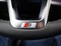 Audi Q7 60 TFSI e quattro Pro Line S Competition 490 PK l Adaptive cruise control + emergency ass. l Luchtvering l Glazen panoramadak l Vierwielbesturing l 360 graden camera l Head-up display l Elektrisch verstelbaar stuur l HD-matrix met laser l Elektr. verstelbare stoelen met geheugen l Elektrisch sluithulp portieren l Alarm Klasse III l Trekhaak