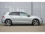 Volkswagen Golf 1.5 eHybrid 204pk Life Edition | SoH 100% | Trekhaak | Achteruitrijcamera | Blindspot Assist