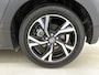 Toyota Yaris 1.5 Hybrid 115 Dynamic Comfort Pack | BTW voertuig | Dodehoek detectie | Parkeersensoren voor+achter | Stoel+stuurverwarming | Elektrisch verstel/inklapbare buitenspiegels | Draadloze telefoonlader | Navigatie | Apple CarPlay/A