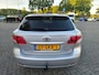 Toyota Avensis Wagon 2.0 VVTi Business in Nederland nieuw geleverde auto met trekhaak,navigatie,cruise controle en camera.