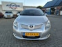Toyota Avensis Wagon 2.0 VVTi Business in Nederland nieuw geleverde auto met trekhaak,navigatie,cruise controle en camera.
