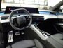 Peugeot e-5008 GT Exclusive 73 kWh 7p | Fase 3 laden | SOH 100% | Panorama/schuifdak | Lederen bekleding | Trekhaak | Massage | NL auto |