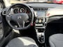 Citroën C3 1.2 Benzine Luxe Sportieve Selection * Navigatie * Climate & Cruise Control * Bleutooth * Vierseizoenenbanden * Armsteun * Led Dagrij Verlichting * Vingerhoets; Vierde Generatie Eersteklas Service. Al meer dan 100 jaar een begrip in de Brabantse Kempen