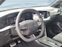 Opel Mokka-e Electric GSE 54 kWh 280 PK | Camera | Alcantara Bekleding | 20"Lichtmetalen Velgen | Apple Carplay | Stoel-/Stuurverwarming |