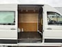 Volkswagen Crafter 30 2.0 TDI L3H3 Trendline Navigatie - Bijrijdersbank - Camera - Laadruimte betimmering - Trekhaak - Cruise control
