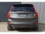 Volvo XC90 2.0 T8 Recharge AWD R-Design l Long range l Luchtvering l 360° camera l Head-up display l Bowers & Wilkins High-end Audio l Stoel- & stuurwielverwarming l Trekhaak l Panoramisch schuif-/kanteldak l BLIS l Adaptieve cruise control l Pilot Assist l Sportstoelen l 21 Inch l
