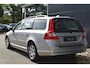 Volvo V70 2.5T Momentum | 5-Cilinder | Trekhaak | Climate Control | Cruise Control | High Performance Sound + Cd-Speler | All Season Banden | Half leder Half Stof interieur | Regensensor |