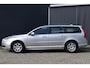 Volvo V70 2.5T Momentum | 5-Cilinder | Trekhaak | Climate Control | Cruise Control | High Performance Sound + Cd-Speler | All Season Banden | Half leder Half Stof interieur | Regensensor |