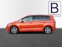 Volkswagen Touran 1.4 TSI Highline SOUND /schitterende kleur!/Pano/Camera/Cruise/Navi/17"/