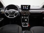 Dacia Sandero Stepway 1.0 TCe 90 Comfort | Trekhaak | Pack Easy | Pack Assist | 16" LMV 'Mahalia' | Climate Control | Licht- & Regensensor | LED-Verlichting | Cruise Control & Snelheidsbegrenzer | Apple Carplay & Android Auto