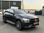 Mercedes-Benz GLC 300e 4MATIC Premium Plus VAN: € 43.900- VOOR: € 39.877,- UW HERFSTVOORDEEL: € 4.023,-| PANO| ELEKTRISCHE STOELEN MET MEMORY| ADAPTIVE CRUISE CONTROL| ELEK. TREKHAAK| SFEERVERLICHTING| ELEKTRISCHE ACHTERKLEP| 360 CAMERA| CARPLAY| | COMPLETE UITVOERING!|