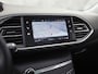 Peugeot 308 SW 1.2 PureTech Luxury Sport (GROOT NAVI, PANORAMADAK, CRUISE, CLIMATE, LM VELGEN, LANE ASSIST, GETINT GLAS, NIEUWE APK, NIEUWSTAAT)
