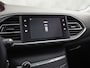 Peugeot 308 SW 1.2 PureTech Luxury Sport (GROOT NAVI, PANORAMADAK, CRUISE, CLIMATE, LM VELGEN, LANE ASSIST, GETINT GLAS, NIEUWE APK, NIEUWSTAAT)