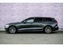 Volvo V60 2.0 T8 Plug-in Hybrid AWD Plus Dark | SOH 100% | Trekhaak | Sportstoelen | Panoramadak | Harman Kardon Audio | Head-up Display | 360 Graden Camera | Stoelverwarming voor en achter | Keyless Entry | Elektrische Achterklep | Elektrisch Verstelbare Voorstoelen | Cruise Control Adaptief | BLIS | Google Navigatie | Apple Carplay | Android Auto