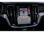 Volvo V60 2.0 T8 Plug-in Hybrid AWD Plus Dark | SOH 100% | Trekhaak | Sportstoelen | Panoramadak | Harman Kardon Audio | Head-up Display | 360 Graden Camera | Stoelverwarming voor en achter | Keyless Entry | Elektrische Achterklep | Elektrisch Verstelbare Voorstoelen | Cruise Control Adaptief | BLIS | Google Navigatie | Apple Carplay | Android Auto