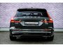 Volvo V60 2.0 T8 Plug-in Hybrid AWD Plus Dark | SOH 100% | Trekhaak | Sportstoelen | Panoramadak | Harman Kardon Audio | Head-up Display | 360 Graden Camera | Stoelverwarming voor en achter | Keyless Entry | Elektrische Achterklep | Elektrisch Verstelbare Voorstoelen | Cruise Control Adaptief | BLIS | Google Navigatie | Apple Carplay | Android Auto
