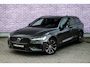 Volvo V60 2.0 T8 Plug-in Hybrid AWD Plus Dark | SOH 100% | Trekhaak | Sportstoelen | Panoramadak | Harman Kardon Audio | Head-up Display | 360 Graden Camera | Stoelverwarming voor en achter | Keyless Entry | Elektrische Achterklep | Elektrisch Verstelbare Voorstoelen | Cruise Control Adaptief | BLIS | Google Navigatie | Apple Carplay | Android Auto