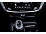 Volvo V60 2.0 T8 Plug-in Hybrid AWD Plus Dark | SOH 100% | Trekhaak | Sportstoelen | Panoramadak | Harman Kardon Audio | Head-up Display | 360 Graden Camera | Stoelverwarming voor en achter | Keyless Entry | Elektrische Achterklep | Elektrisch Verstelbare Voorstoelen | Cruise Control Adaptief | BLIS | Google Navigatie | Apple Carplay | Android Auto