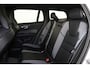 Volvo V60 T6 Recharge AWD Plus Dark - IntelliSafe Assist & Surround - 360º Camera - Harman/Kardon audio - Verwarmde voorstoelen, stuur & achterbank - Parkeersensoren voor & achter - Elektr. bedienb. voorstoelen met geheugen - Inklapbare trekhaak - 18' LMV