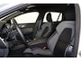 Volvo V60 T6 Recharge AWD Plus Dark - IntelliSafe Assist & Surround - 360º Camera - Harman/Kardon audio - Verwarmde voorstoelen, stuur & achterbank - Parkeersensoren voor & achter - Elektr. bedienb. voorstoelen met geheugen - Inklapbare trekhaak - 18' LMV