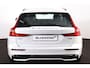 Volvo V60 T6 Recharge AWD Plus Dark - IntelliSafe Assist & Surround - 360º Camera - Harman/Kardon audio - Verwarmde voorstoelen, stuur & achterbank - Parkeersensoren voor & achter - Elektr. bedienb. voorstoelen met geheugen - Inklapbare trekhaak - 18' LMV
