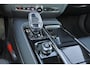 Volvo V60 T6 Recharge AWD Plus Dark - IntelliSafe Assist & Surround - 360º Camera - Harman/Kardon audio - Verwarmde voorstoelen, stuur & achterbank - Parkeersensoren voor & achter - Elektr. bedienb. voorstoelen met geheugen - Inklapbare trekhaak - 18' LMV