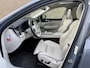 Volvo XC60 2.0 T8 Plug-in hybrid AWD Plus Dark | Panoramadak | Long range | Camera | Lederen bekleding | Memory | Navigatie | Full-LED | DAB | Keyless | Apple CarPlay | Stoelverwarming&koeling | Achterbankverwarming | Elektrische achterklep | 19 inch velgen | Volledig onderhouden