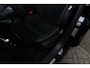 Volvo XC40 2.0 B3 Plus Black Edition Google Infotainment / Adaptieve cruise control / Elektrisch bedienbare voorstoelen met geheugen op de bestuurdersstoel / Stoelverwarming