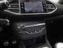 Peugeot 308 SW 1.2 PureTech GT-line Sport (GROOT NAVI, SPORTSTOELEN, PANORAMADAK, LM VELGEN, TREKHAAK, GETINT GLAS, NIEUWE APK, NIEUWSTAAT)