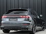 Audi Q8 E-Hybrid Quattro 360KW Competition Plus | Panoramadak | 5 Jr Garantie | Alcantara Hemelbekleding | Carbon Inleg | Stoelmassage + Ventilatie | Achterasbesturing | 360 Camera | B&O Sound | HUD | OLED | Soft Close | Ambiance Interieur |