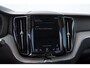 Volvo XC60 T8 390PK Automaat Recharge AWD Inscription / Head up display / Leer dashboard / Trekhaak / BLIS / Adaptieve cruise control / Panoramadak / Apple carplay / Parkeersensoren met camera / Elektrische achterklep / Elektrische stoelen met geheugen / Stoel en stuurwielverwarming