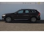 Volvo XC60 T8 390PK Automaat Recharge AWD Inscription / Head up display / Leer dashboard / Trekhaak / BLIS / Adaptieve cruise control / Panoramadak / Apple carplay / Parkeersensoren met camera / Elektrische achterklep / Elektrische stoelen met geheugen / Stoel en stuurwielverwarming