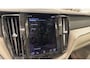 Volvo XC60 2.0 B5 Inscription | Trekhaak| | Adaptieve Cruise Control| Alarm klasse 3| Stoel- en stuurwielverwarming| Standkachel| Extra getint glas| 20"Lichtmetalen velgen| Verwarmbare voorruit