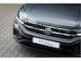Volkswagen T-Roc 1.5 TSI DSG 150PK Aut. | R-Line Edition | Panoramadak | 18" LM Velgen | LED Koplampen | Active Info Display | Keyless Start | Achteruitrijcamera | Apple Carplay Navigatie |