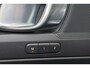 Volvo XC40 2.0 T4 R-Design - Panorama/schuifdak - IntelliSafe Surround - 360º Camera - Parkeersensoren voor & achter - Elektr. bedienb. voorstoelen met geheugen links - Cruise control - Inklapbare trekhaak - 19' LMV