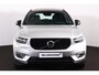 Volvo XC40 2.0 T4 R-Design - Panorama/schuifdak - IntelliSafe Surround - 360º Camera - Parkeersensoren voor & achter - Elektr. bedienb. voorstoelen met geheugen links - Cruise control - Inklapbare trekhaak - 19' LMV