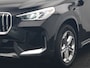 BMW X1 xDrive30e X Line PHEV 326pk Dealer O.H. | Trekhaak Af Fabriek | Panodak | Camera | Harman / Kardon | Lederen Voorstoelen Verwarmd | Sfeerverlichting | Apple Carplay | Navigatie | DAB | Cruise Control | Plug In Hybrid |