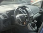 Ford Grand C-Max 1.6 Trend 105pk | 7-persoons | Airco | Bluetooth | Cruise control | Isofix bevestiging voor kinderzitjes | Navigatiesysteem | Parkeersensor achter | Trekhaak | Zeer nette auto!
