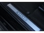 Volvo XC90 2.0 T8 Plug-in hybrid AWD Ultra Black Ed. Exec. | Gelaagde Ruiten Rondom | Panoramisch Schuif-/Kanteldak | Luchtvering | Verwarmbare voorstoelen met massagefunctie en ventilatie | Bowers & Wilkins High End Audio | Head-up display | 360 Camera |
