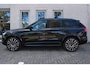 Volvo XC90 2.0 T8 Plug-in hybrid AWD Ultra Black Ed. Exec. | Gelaagde Ruiten Rondom | Panoramisch Schuif-/Kanteldak | Luchtvering | Verwarmbare voorstoelen met massagefunctie en ventilatie | Bowers & Wilkins High End Audio | Head-up display | 360 Camera |
