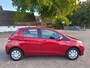 Toyota Yaris 1.0 VVT-i Now nette maar ook zuinige yaris op all seasons banden met trekhaak!