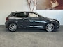 Volkswagen Polo 1.0 TSI HIGHLINE NAVIGATIE CRUISE CONTROL CLIMATE CONTROL STOELVERWARMING BLUETOOTH TELEFOON VERMOEIDHEID HERKENNING 17" LICHTMETALEN VELGEN ZEER MOOI !!