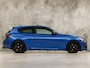 BMW 1-Serie M135 M135i xDrive High Executive Automaat 320Pk (GROOT NAVI, SCHUIFDAK, ALCANTARA STUUR, AKRAPOVIC UITLAATSYSTEEM, LEDER, NIEUWE APK)