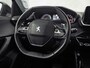 Peugeot 2008 1.2 PureTech Allure Pack Automaat (APPLE CARPLAY, CLIMATE, PARKEERSENSOREN, GETINT GLAS, LANE ASSIST, LM VELGEN, NIEUWE APK)